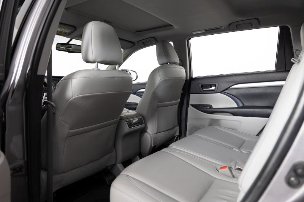 used 2015 Toyota Highlander car, priced at $14,995