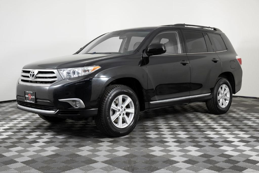 used 2013 Toyota Highlander car, priced at $16,995