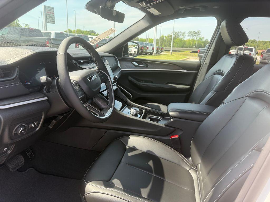 new 2026 Jeep Grand Cherokee car, priced at $37,960