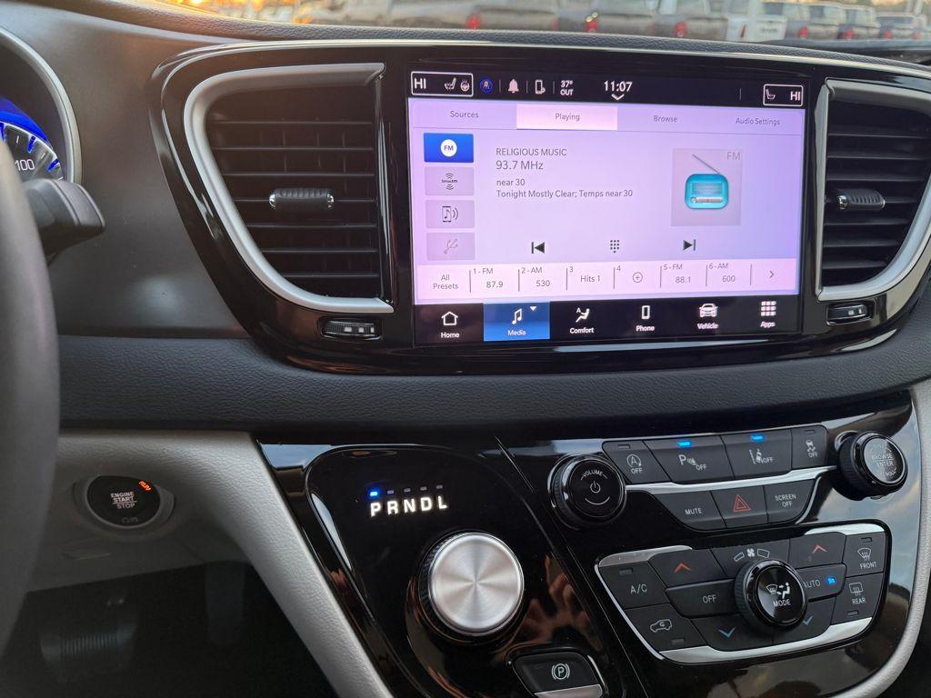 used 2023 Chrysler Pacifica car, priced at $23,000