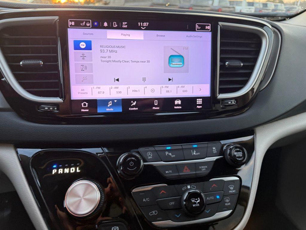 used 2023 Chrysler Pacifica car, priced at $23,000