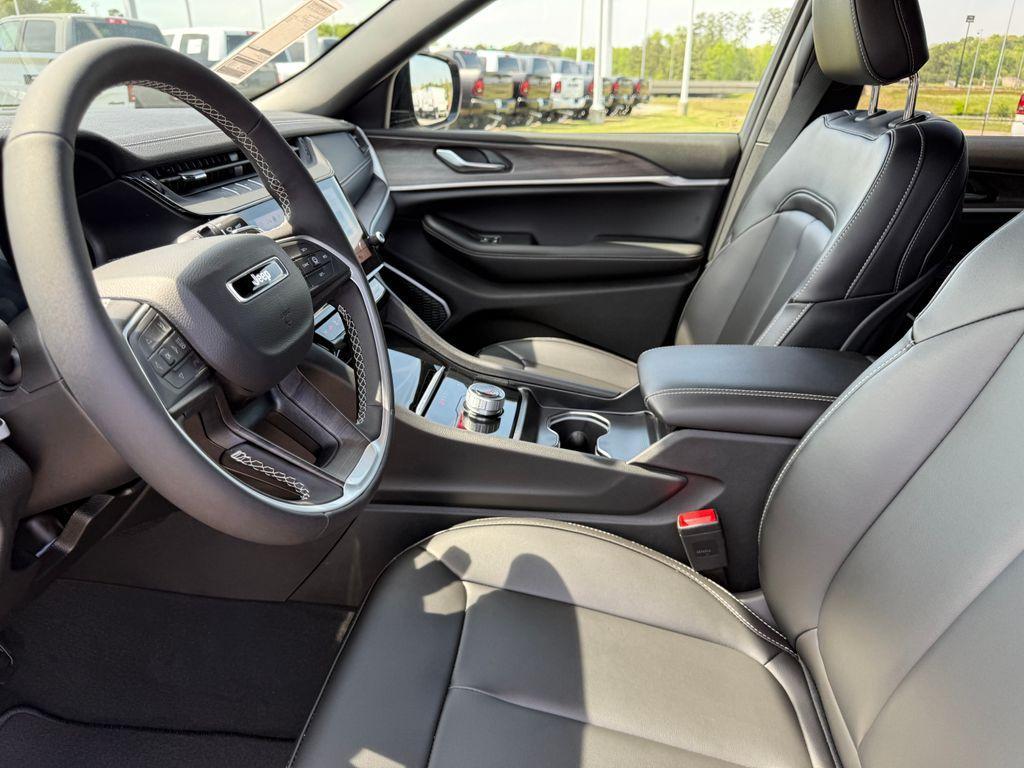 new 2026 Jeep Grand Cherokee car, priced at $38,975