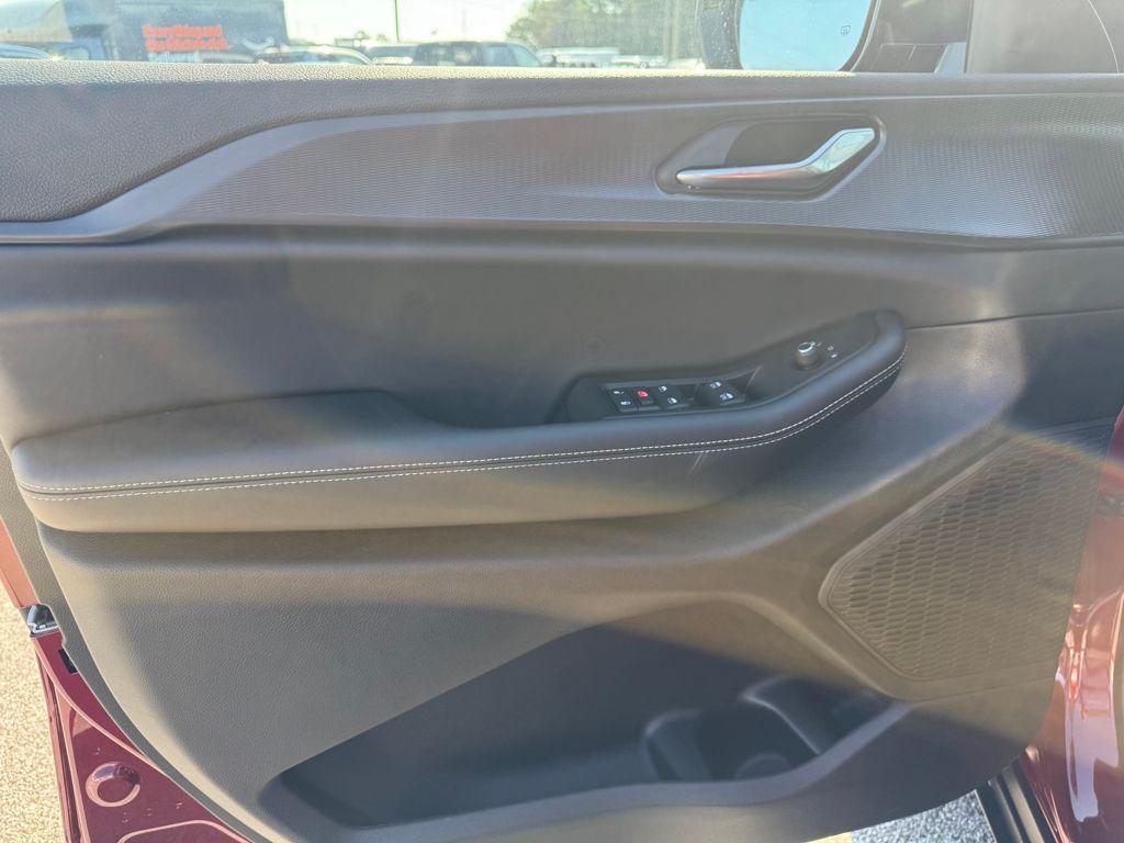 new 2025 Jeep Grand Cherokee L car, priced at $33,375