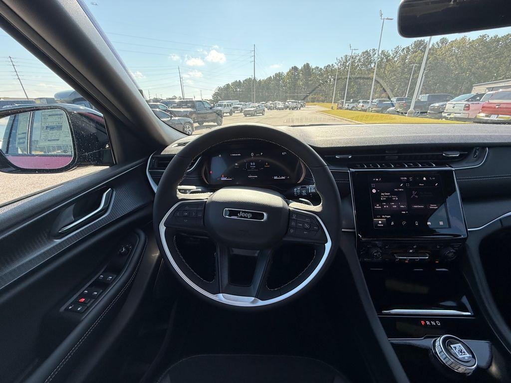 new 2025 Jeep Grand Cherokee L car, priced at $33,375