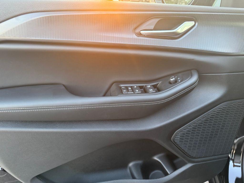 new 2025 Jeep Grand Cherokee car, priced at $33,125