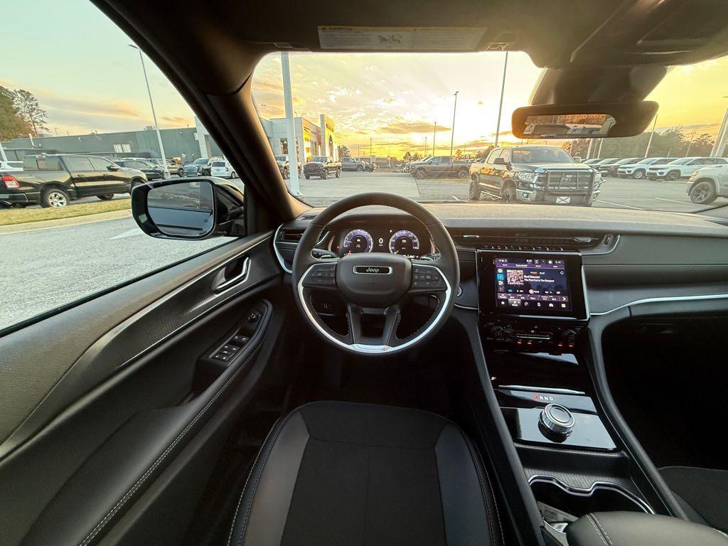 new 2025 Jeep Grand Cherokee car, priced at $33,125