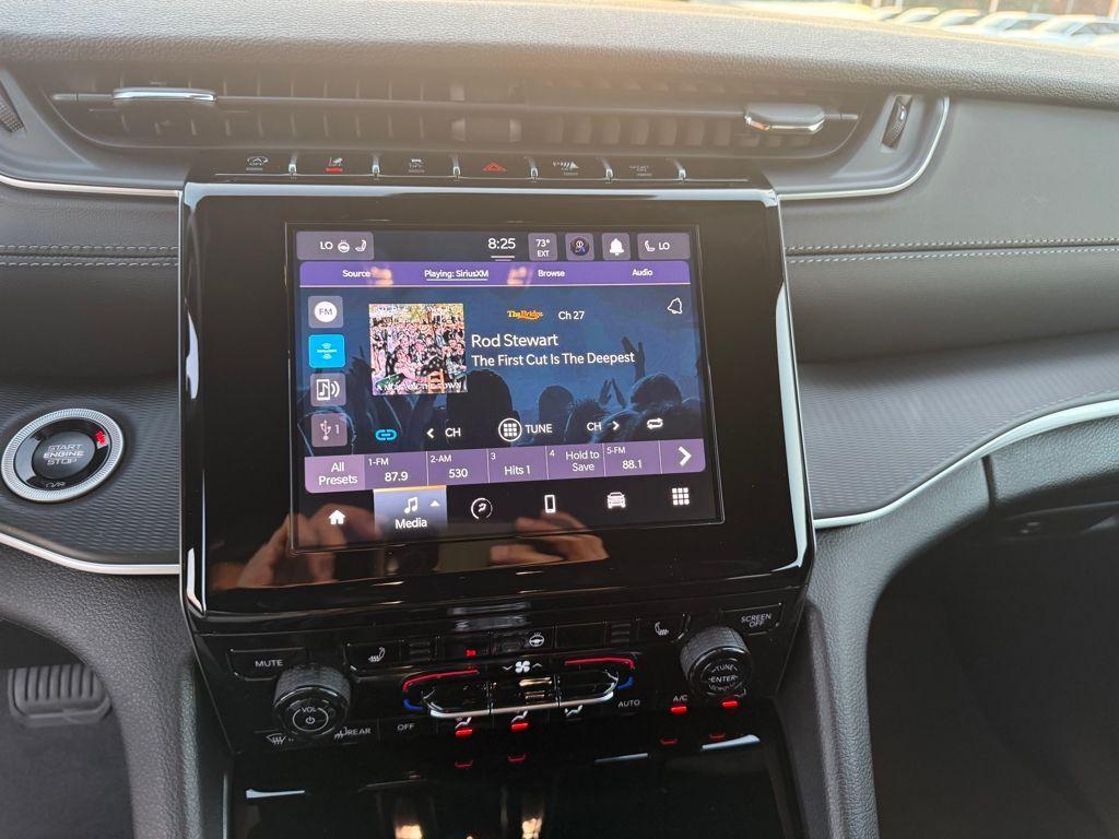 new 2025 Jeep Grand Cherokee car, priced at $33,125