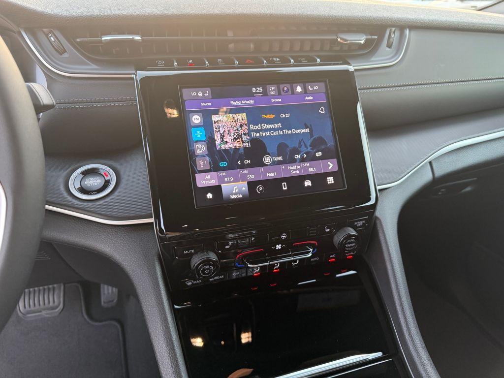 new 2025 Jeep Grand Cherokee car, priced at $33,125