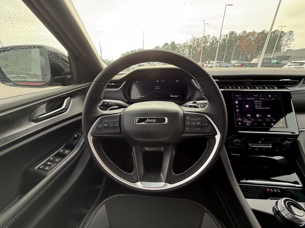 new 2025 Jeep Grand Cherokee car, priced at $31,980