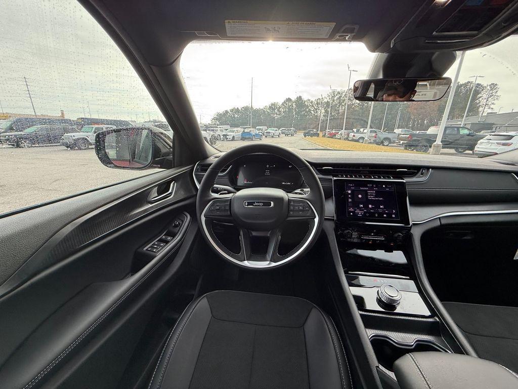 new 2025 Jeep Grand Cherokee car, priced at $31,980