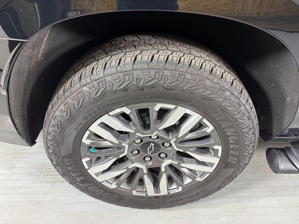 used 2025 Chevrolet Suburban car, priced at $58,800