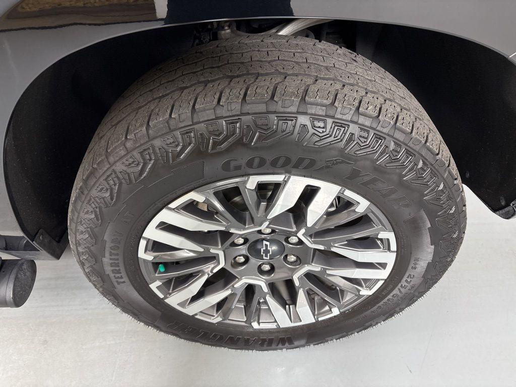 used 2025 Chevrolet Suburban car, priced at $58,800