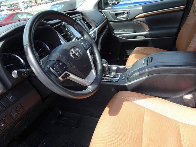 2018 Blizzard Pearl Toyota Highlander