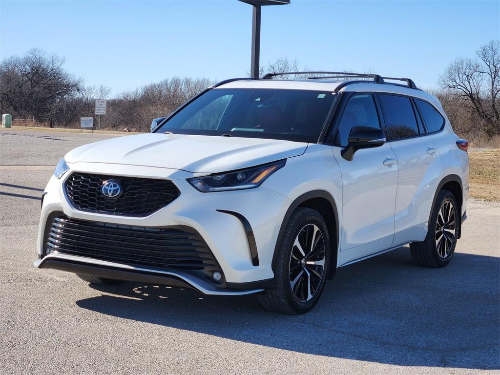 used 2021 Toyota Highlander car, priced at $28,810