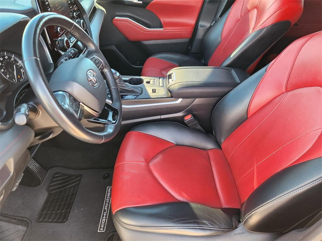 used 2021 Toyota Highlander car, priced at $28,810