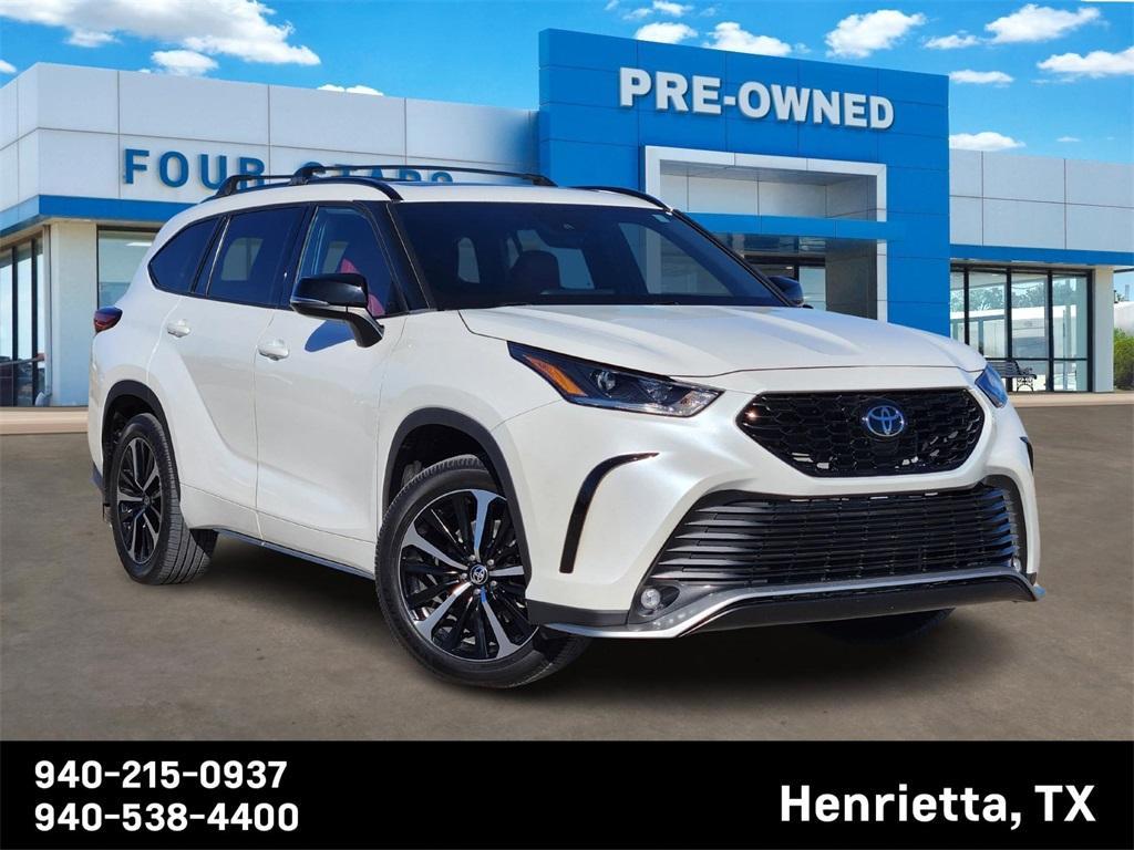 used 2021 Toyota Highlander car, priced at $28,812