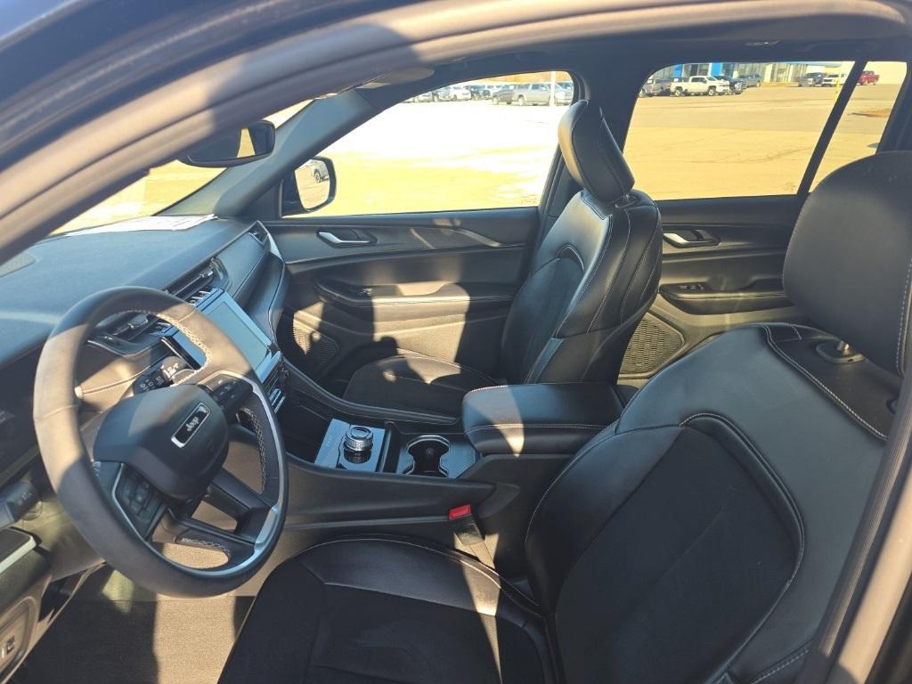 used 2025 Jeep Grand Cherokee car, priced at $36,883