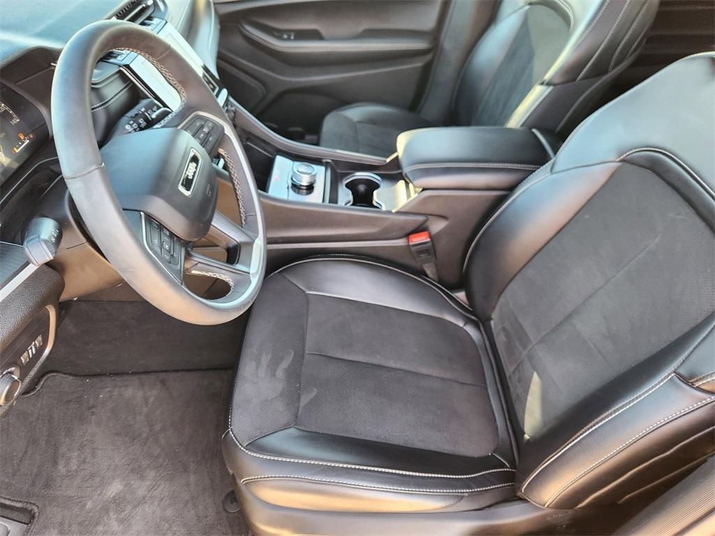 used 2025 Jeep Grand Cherokee car, priced at $35,588