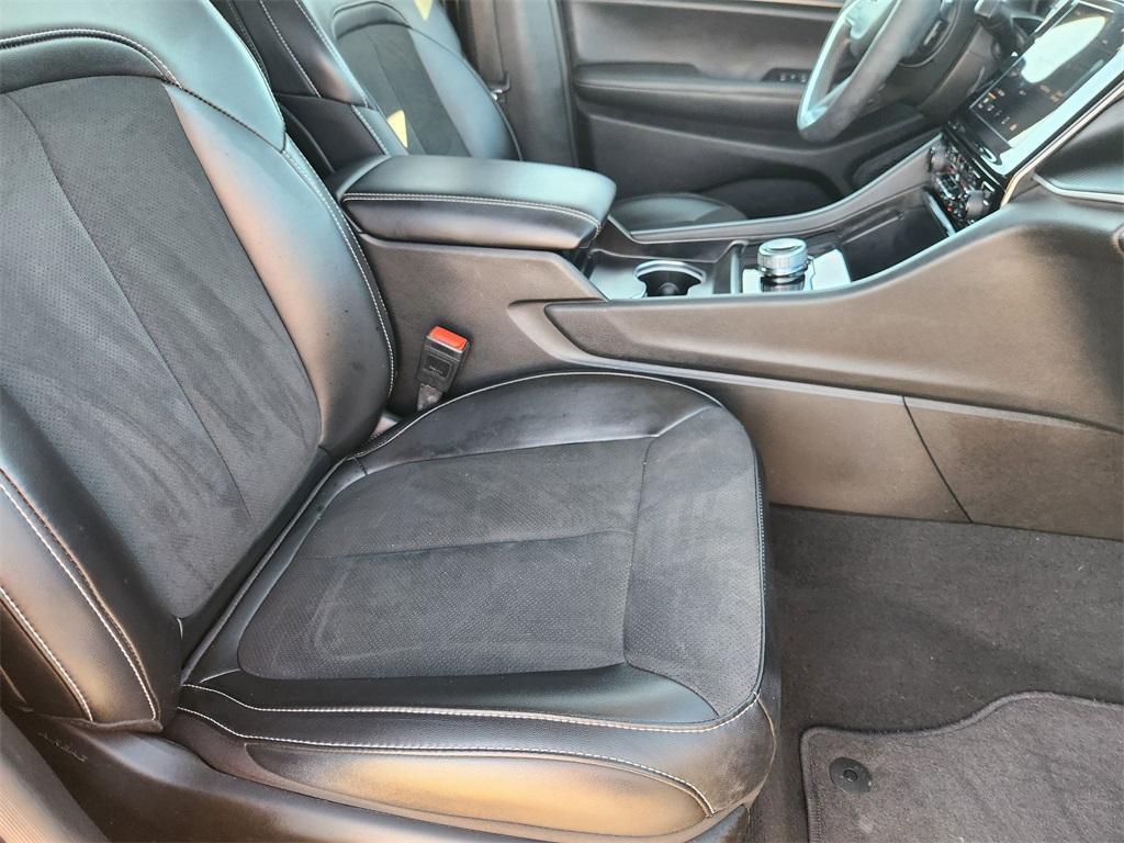 used 2025 Jeep Grand Cherokee car, priced at $35,588