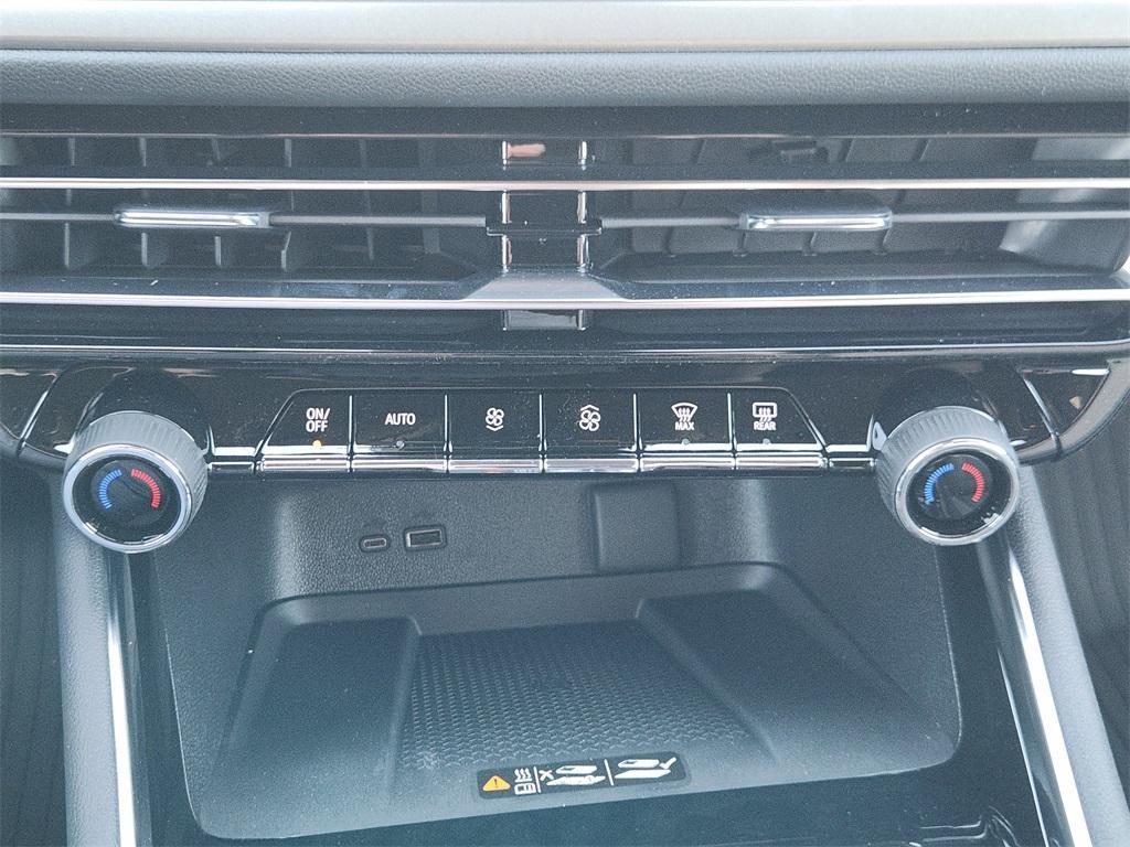 new 2026 Chevrolet Traverse car, priced at $40,220