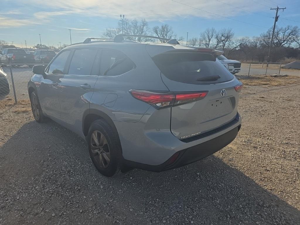 used 2023 Toyota Highlander Hybrid car, priced at $36,772