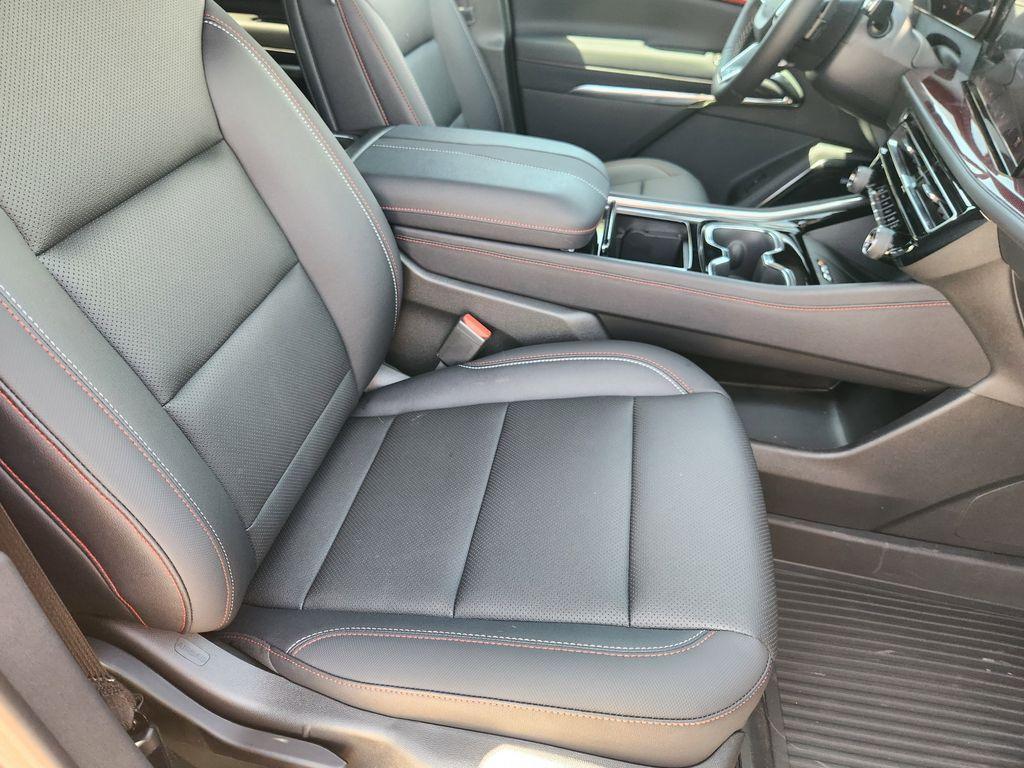 new 2026 Chevrolet Traverse car, priced at $55,980