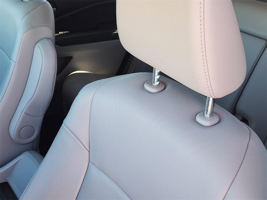 used 2021 Honda Pilot car, priced at $27,096