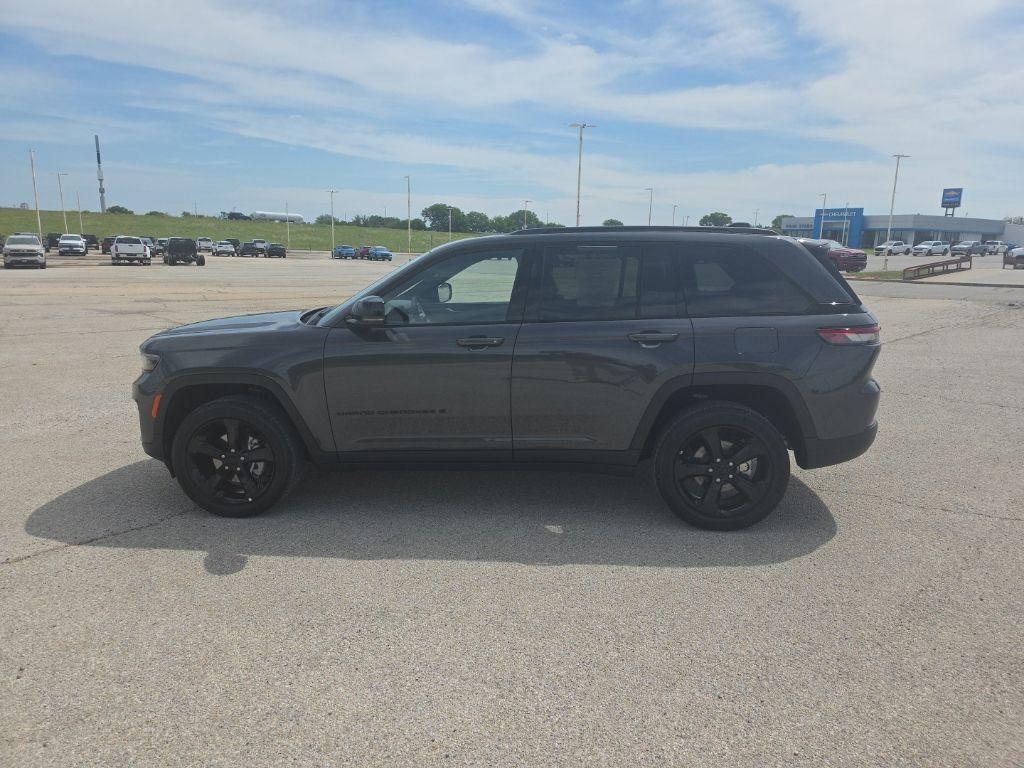 used 2023 Jeep Grand Cherokee car, priced at $29,224