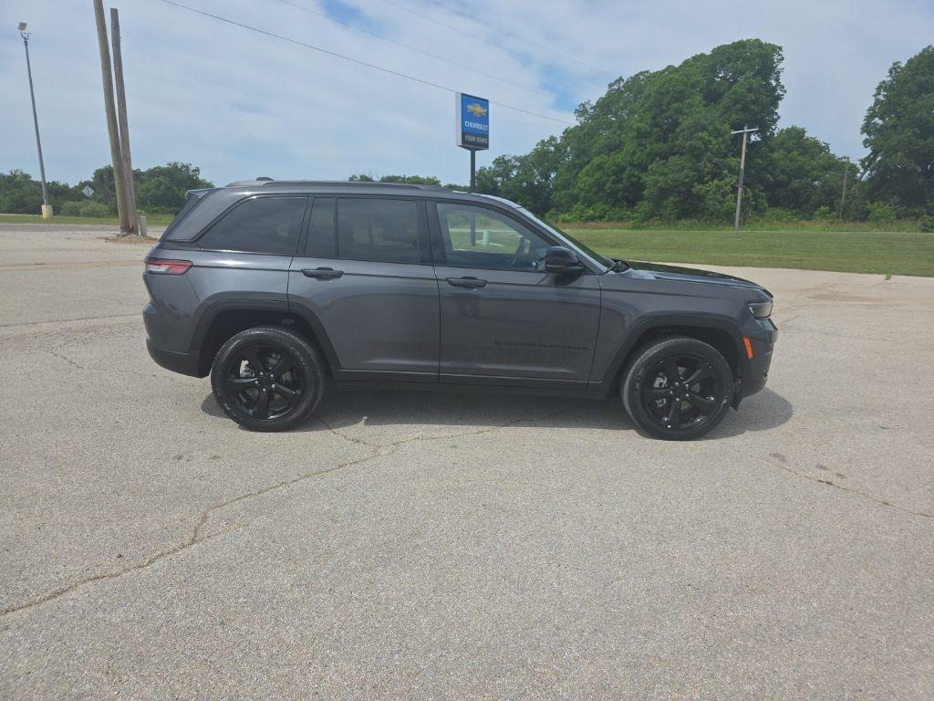 used 2023 Jeep Grand Cherokee car, priced at $29,224