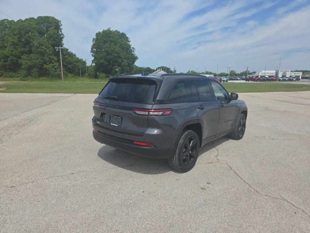 used 2023 Jeep Grand Cherokee car, priced at $29,224
