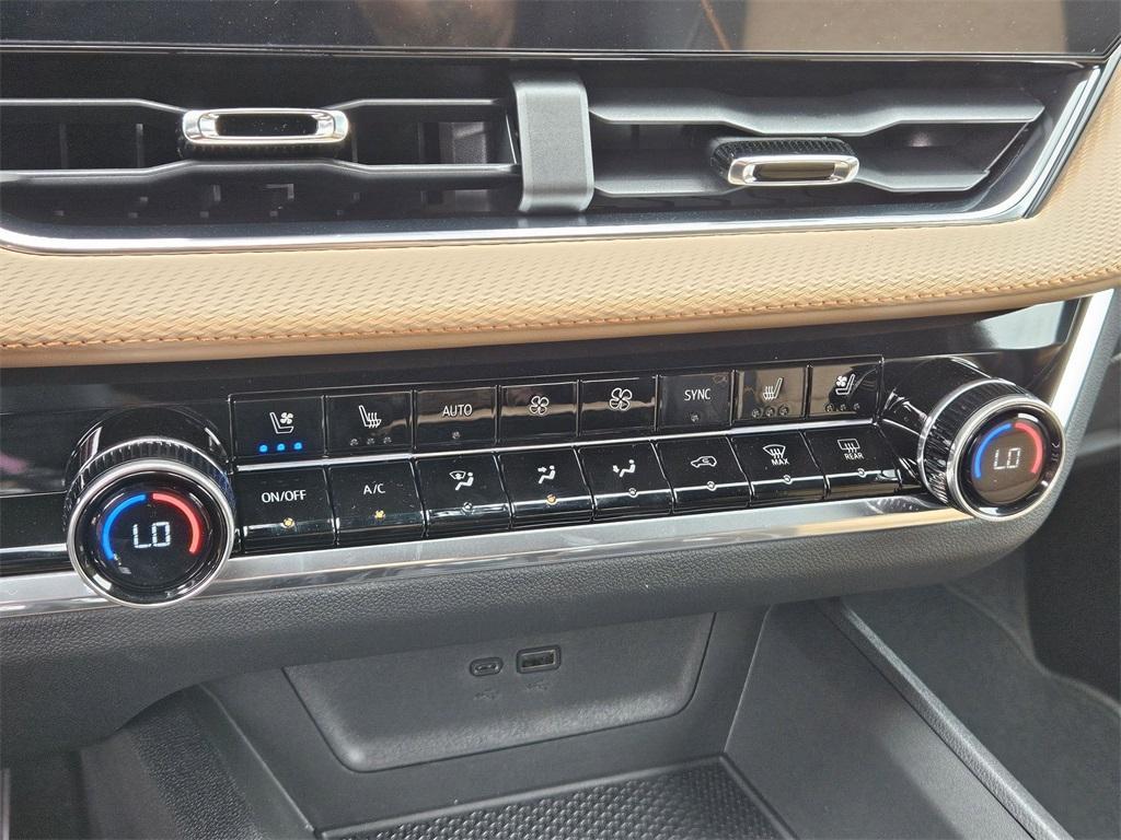 new 2025 Chevrolet Equinox car, priced at $37,273