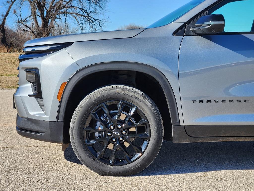 used 2024 Chevrolet Traverse car, priced at $32,656