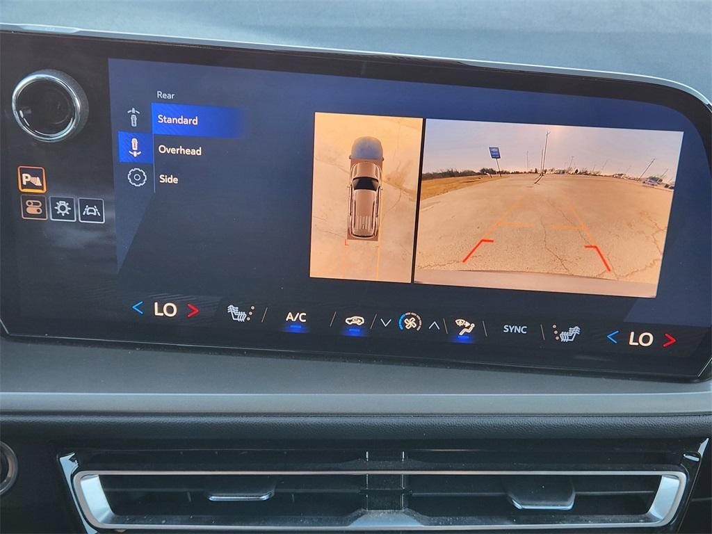 used 2024 Chevrolet Traverse car, priced at $32,656