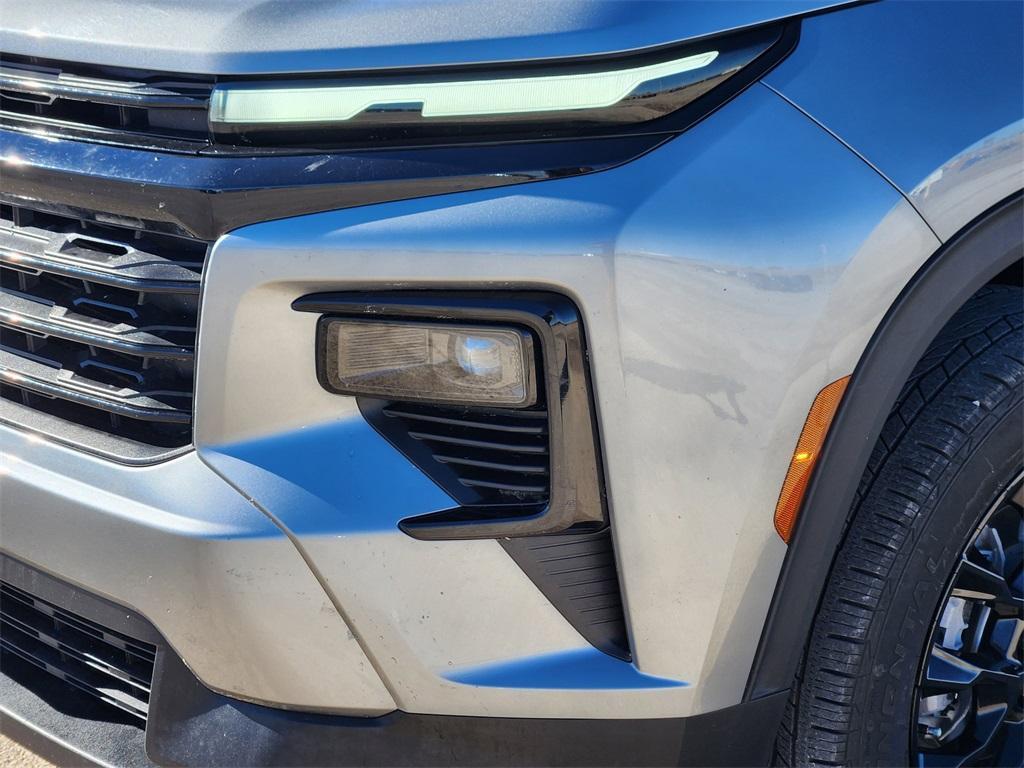 used 2024 Chevrolet Traverse car, priced at $32,656