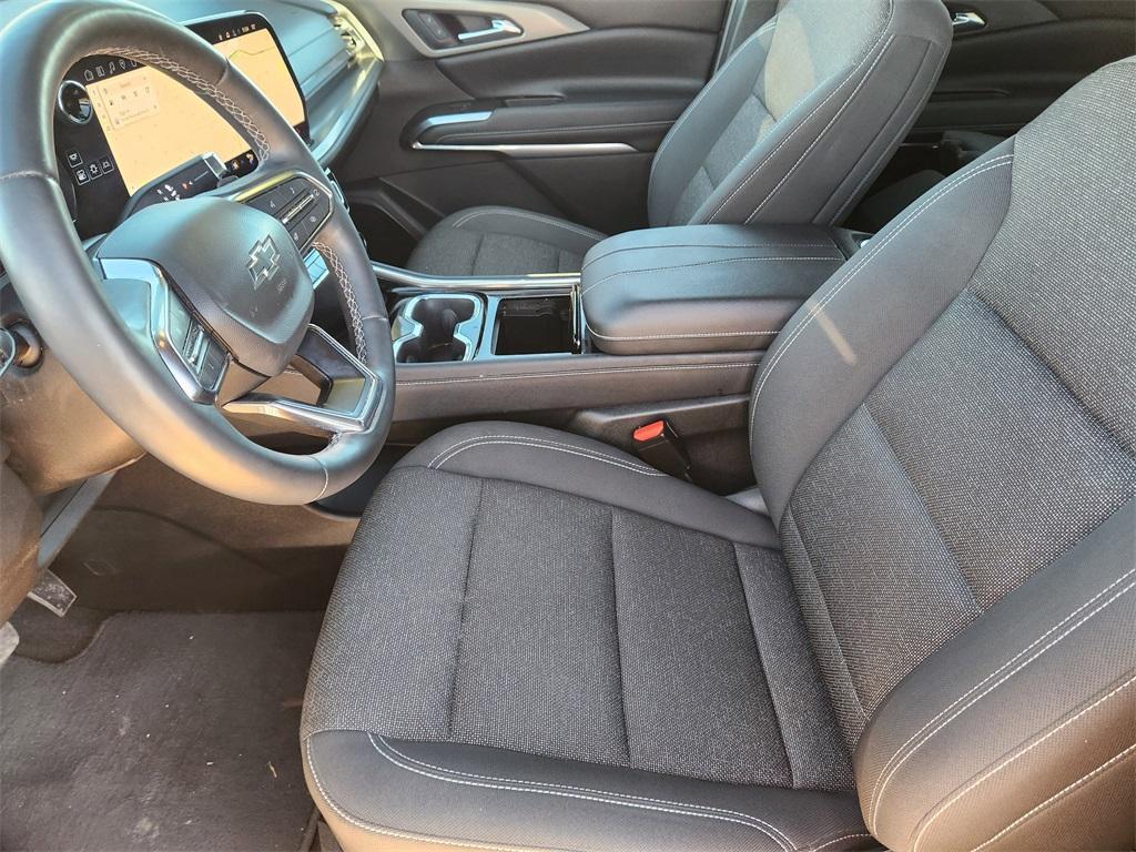 used 2024 Chevrolet Traverse car, priced at $32,656