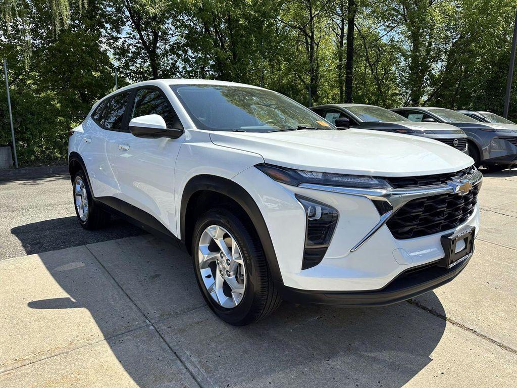 used 2024 Chevrolet Trax car, priced at $20,995
