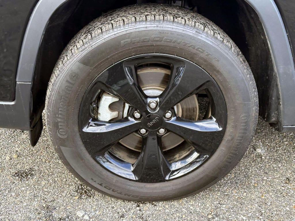 used 2023 Jeep Cherokee car, priced at $30,979