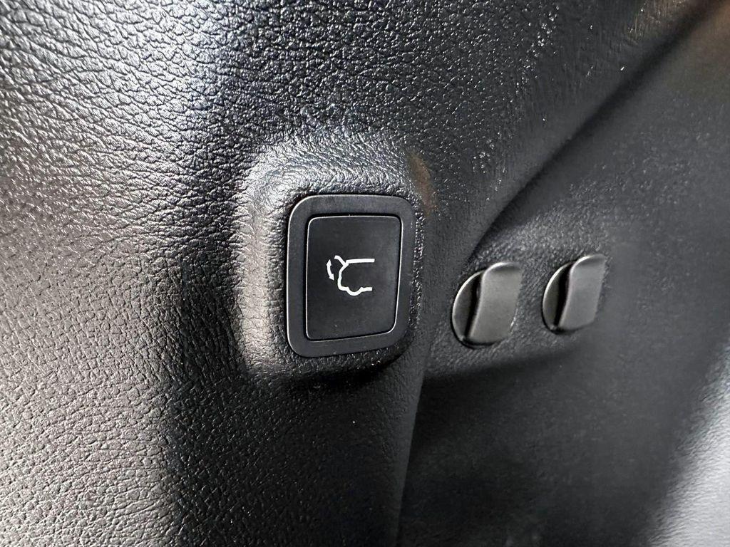 used 2023 Jeep Cherokee car, priced at $30,979