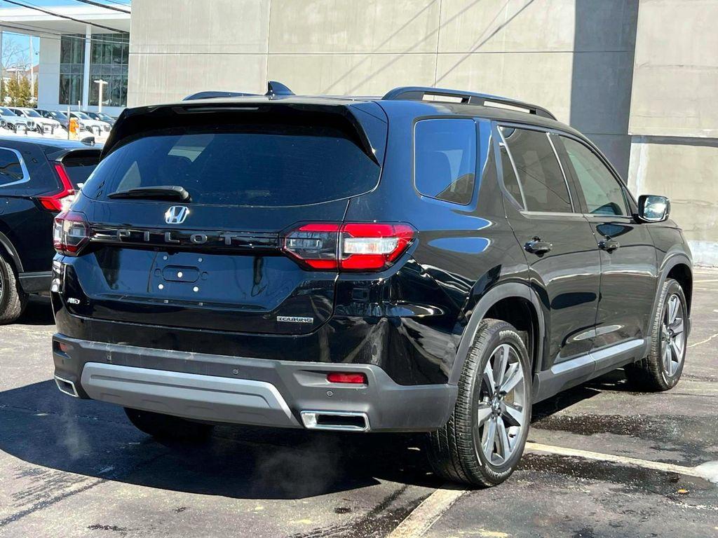used 2025 Honda Pilot car, priced at $44,999