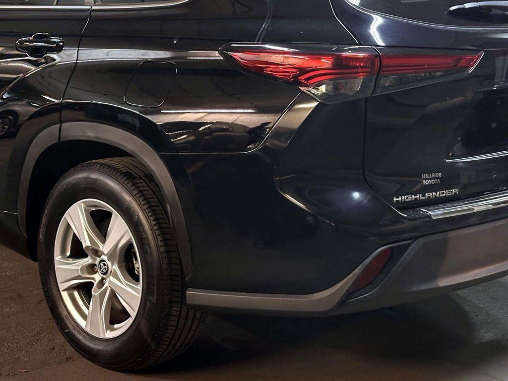 used 2023 Toyota Highlander car, priced at $32,354
