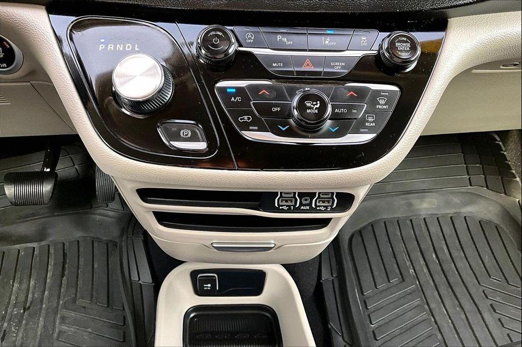 used 2023 Chrysler Pacifica car, priced at $28,600