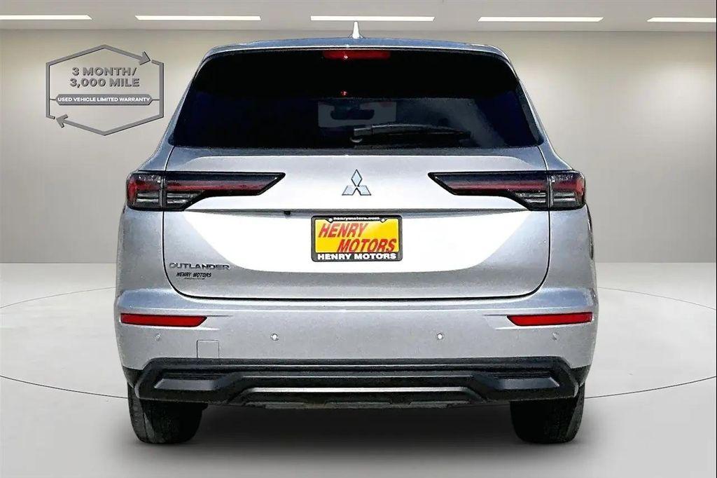used 2025 Mitsubishi Outlander car, priced at $25,900