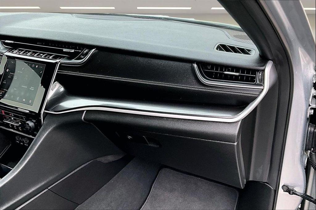 2022 Silver Jeep Grand Cherokee