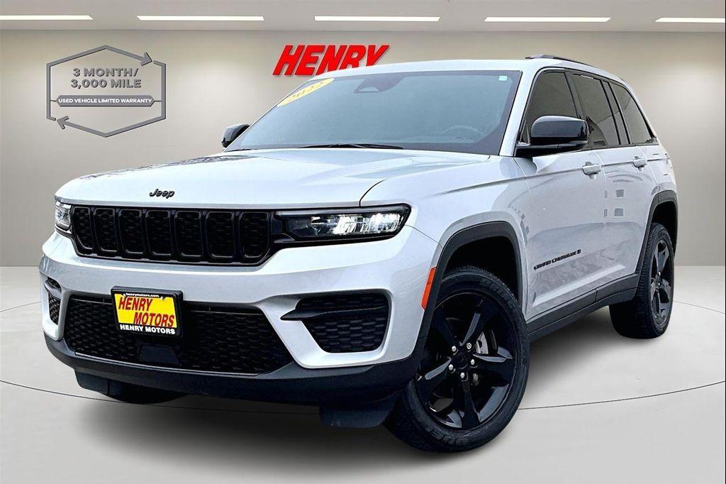2022 Silver Jeep Grand Cherokee