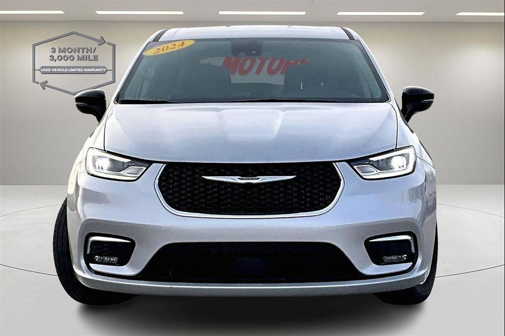 used 2024 Chrysler Pacifica car, priced at $28,300