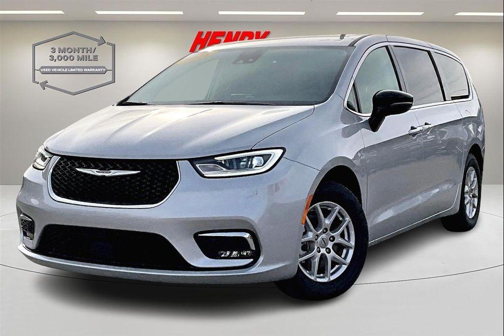used 2024 Chrysler Pacifica car, priced at $28,300