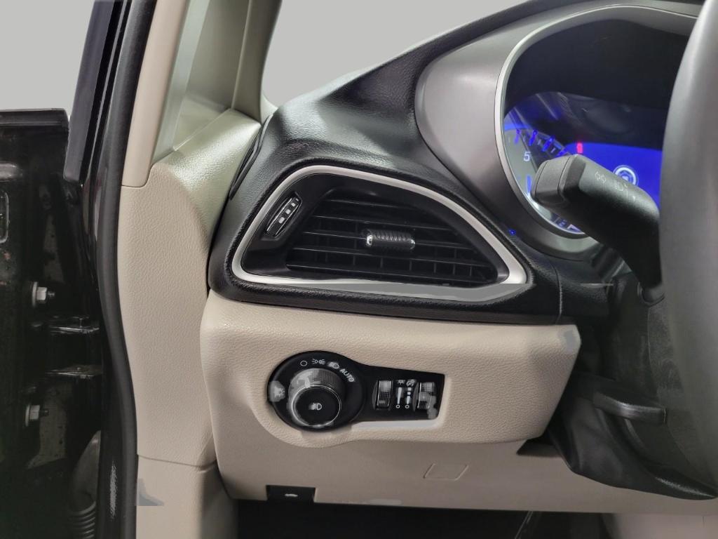 used 2024 Chrysler Pacifica car, priced at $28,772