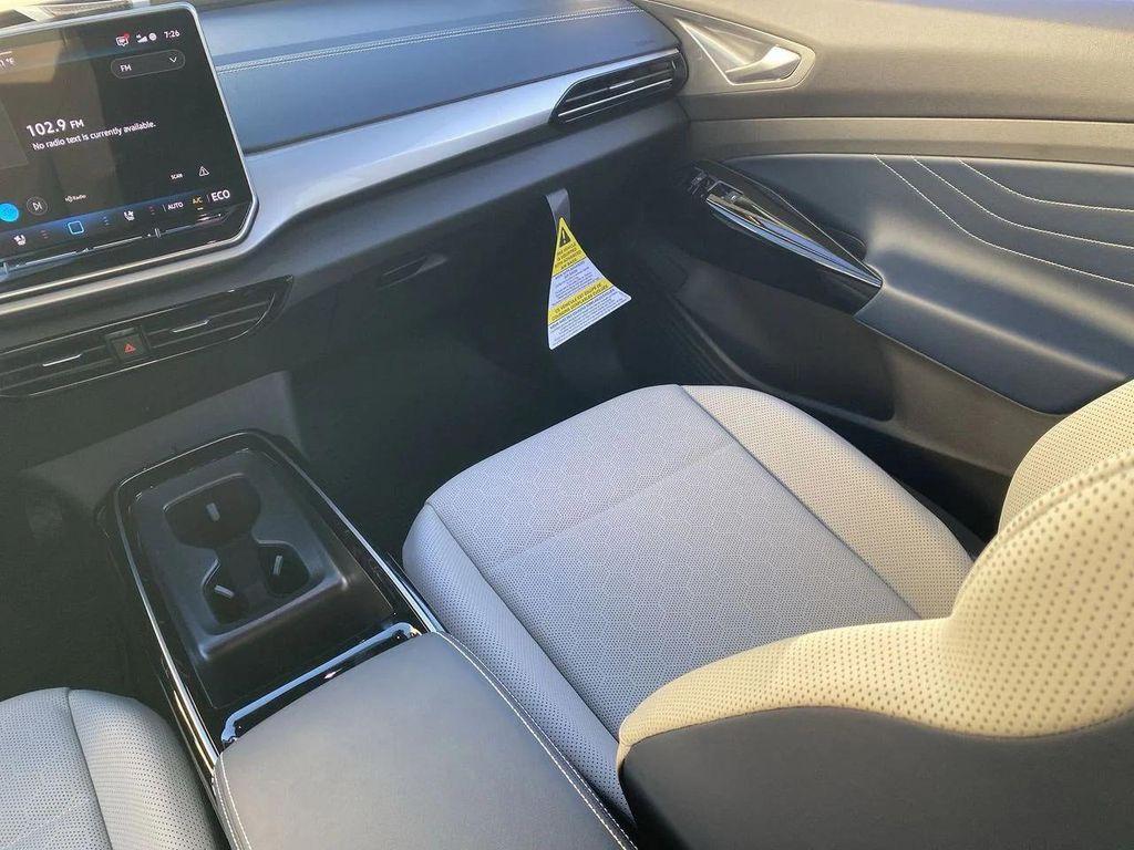 new 2025 Volkswagen ID.4 car, priced at $42,105