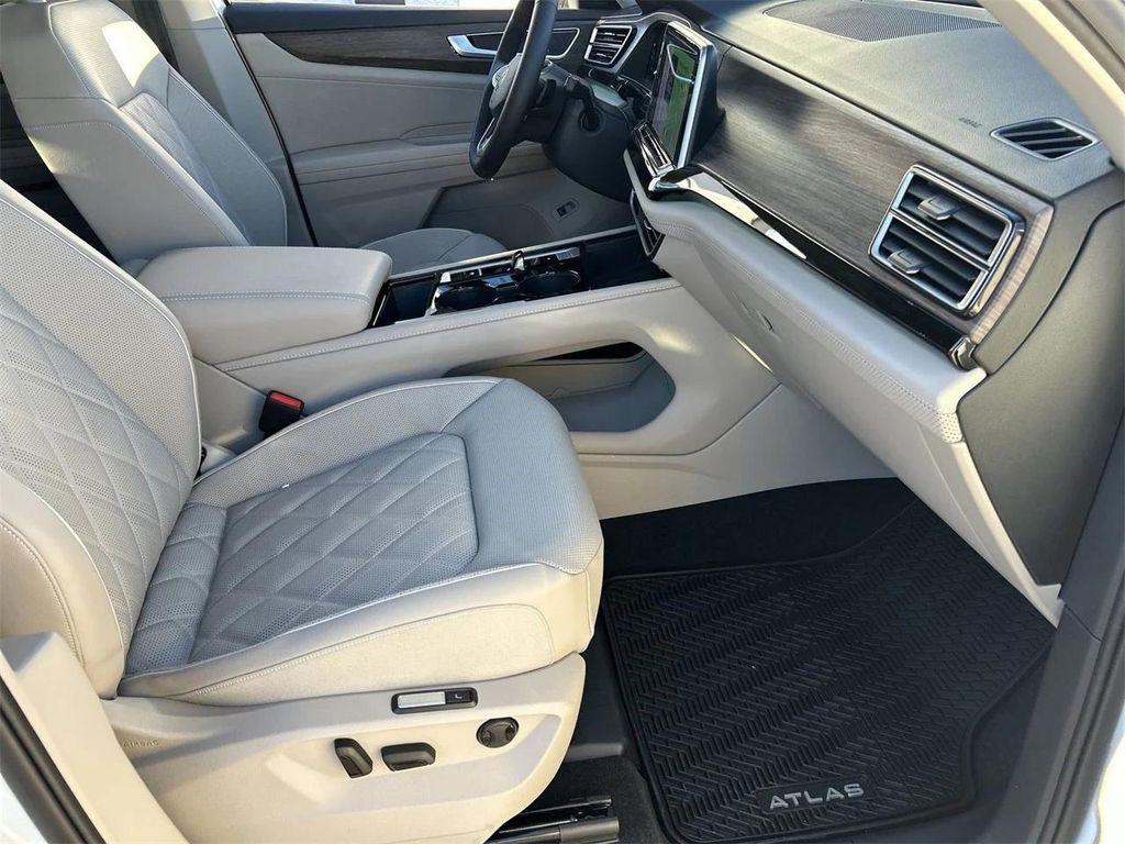 new 2026 Volkswagen Atlas car, priced at $52,722