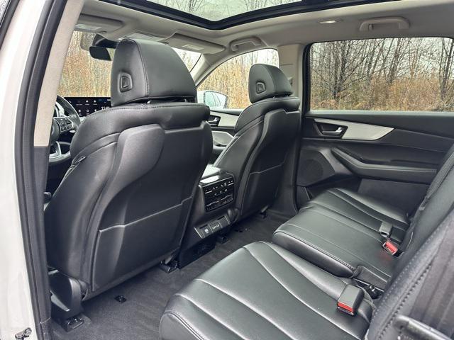 used 2024 Acura MDX car, priced at $39,000